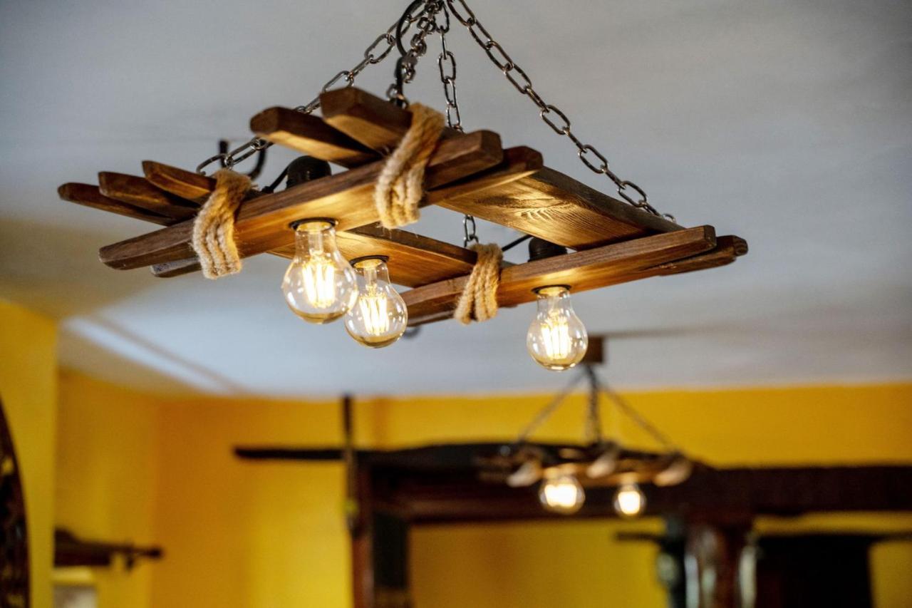 Rising Sun Pub, Restaurant And Rooms Lacock Exteriér fotografie