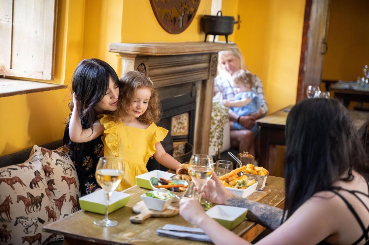 Rising Sun Pub, Restaurant And Rooms Lacock Exteriér fotografie