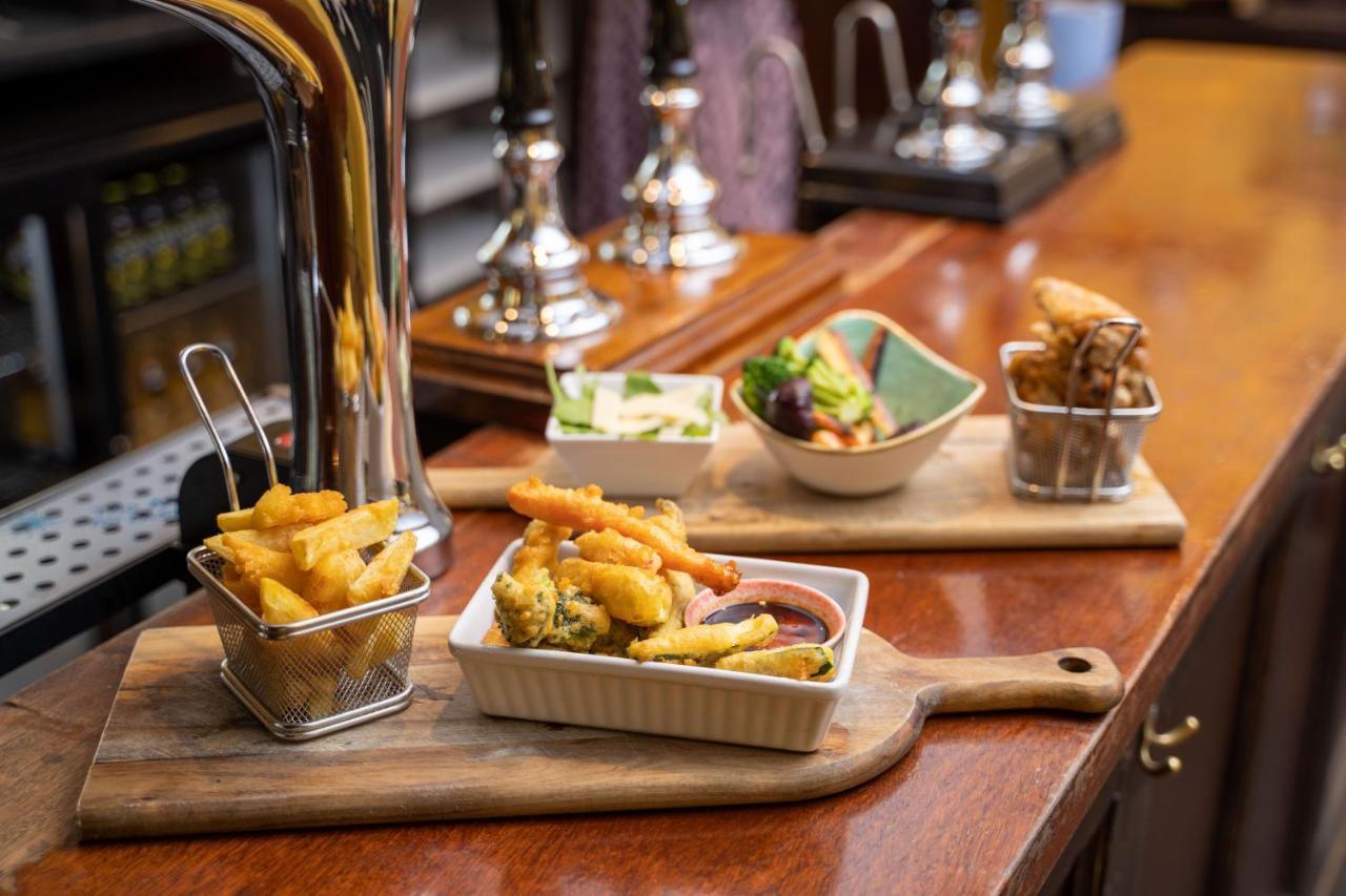 Rising Sun Pub, Restaurant And Rooms Lacock Exteriér fotografie