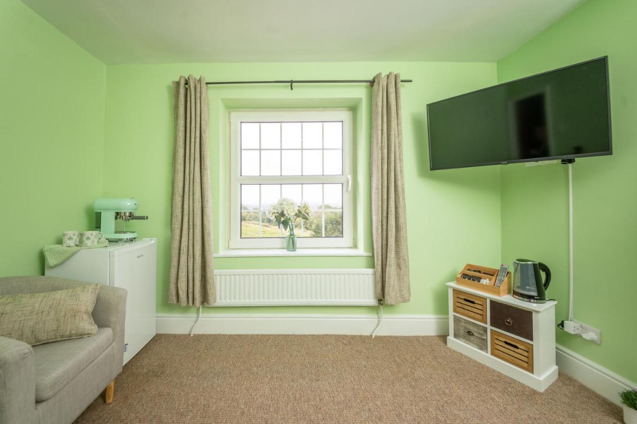 Rising Sun Pub, Restaurant And Rooms Lacock Exteriér fotografie