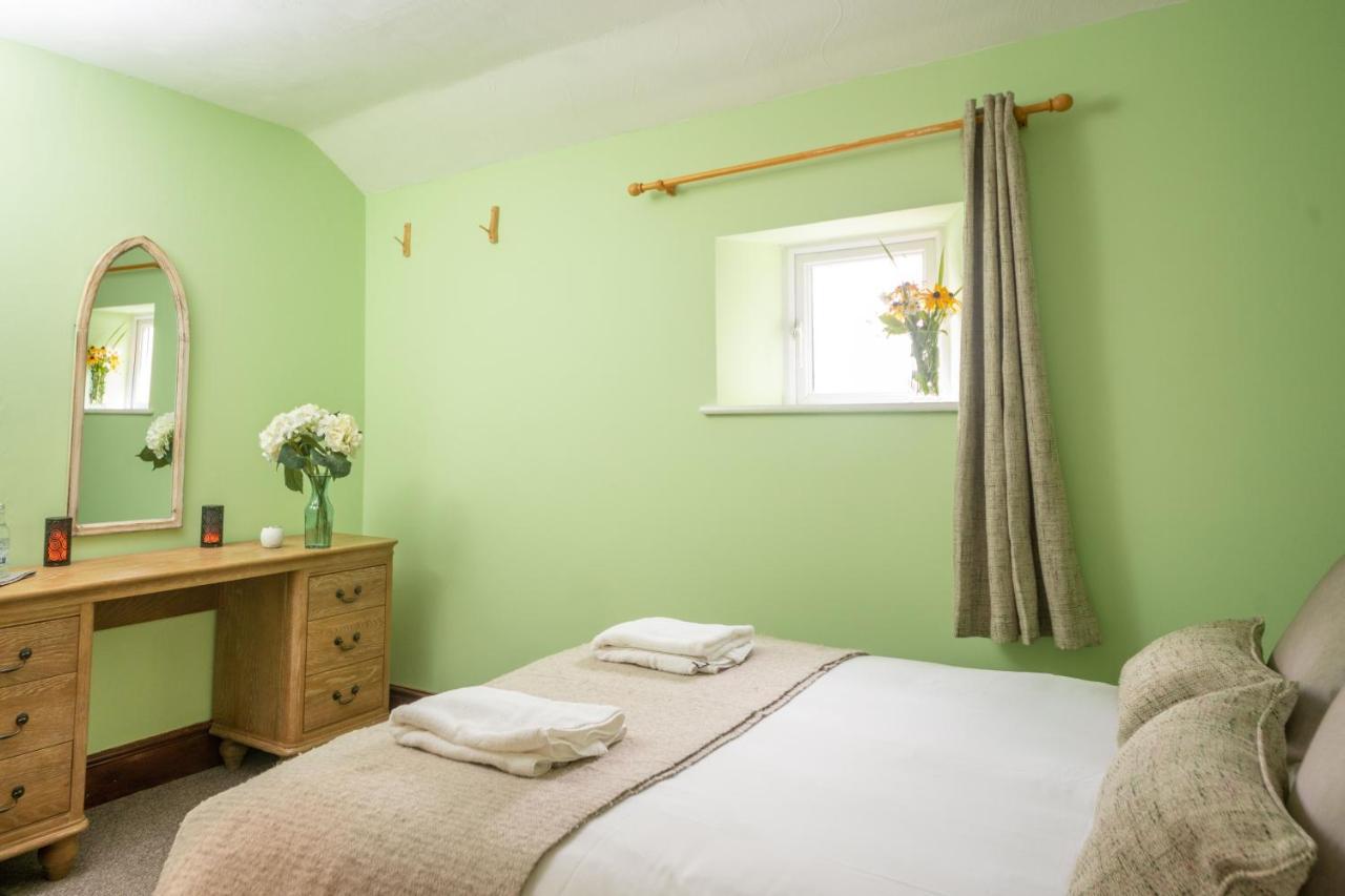 Rising Sun Pub, Restaurant And Rooms Lacock Exteriér fotografie